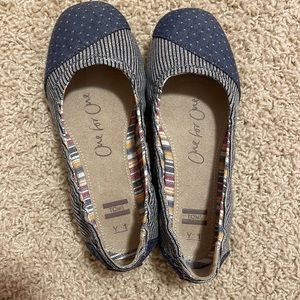 girls slip on toms shoes